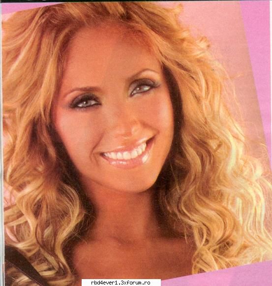 cum arata cel mai bine anahi - a doua poza cu parul ondulat - Anahi
