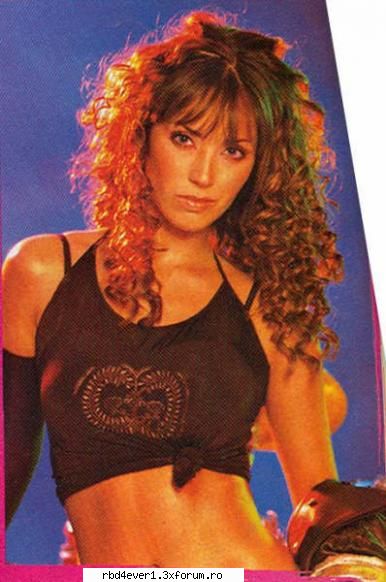 cum arata cel mai bine anahi - a patra poza satena cu parul ondulat - Anahi