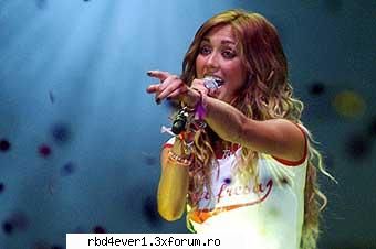 poze anahi din concerte - anahimiacolucci - Anahi