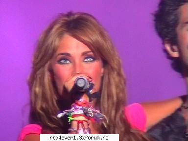 poze anahi din concerte - anahimiacolucci - Anahi