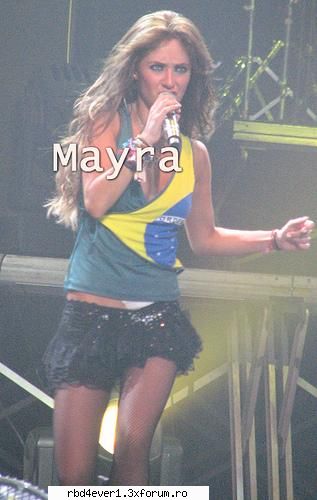 poze anahi din concerte - anahimiacolucci - Anahi
