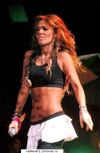 poze anahi din concerte - anahimiacolucci - Anahi